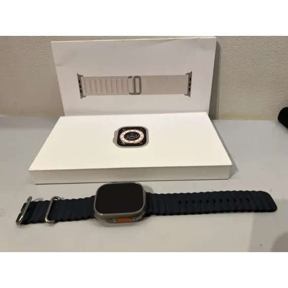 Apple Watch Ultra 49mm Titanium Starlight Alpine Loop M