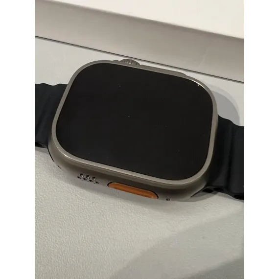 Apple Watch Ultra 49mm Titanium Starlight Alpine Loop M