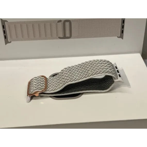 Apple Watch Ultra 49mm Titanium Starlight Alpine Loop M