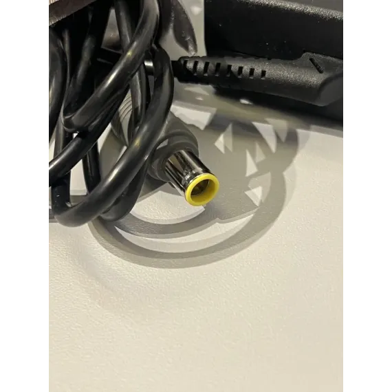 Brukt Lenovo Strømadapter – 65W 20V 3.25A