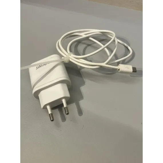 Fujicom 5V Micro-USB Vegglader – Brukt