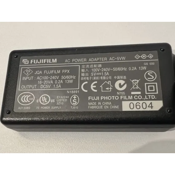 Fujifilm AC-5VW 5V 1.5A Strømforsyning – 13W (Brukt)