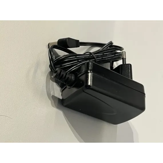BI10-055180-AdV 5.5V 1.8A Veggadapter