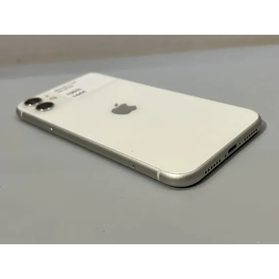 iPhone 11 – 64GB Hvit – Grade A – Ny skjerm og nytt originalt batteri (100%)