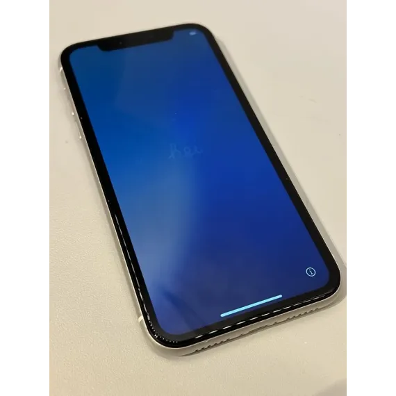 iPhone 11 – 64GB Hvit – Grade A – Ny skjerm og nytt originalt batteri (100%)