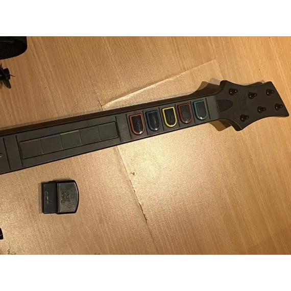 Guitar Hero ‘World Tour’ trådløs gitar PS2 med dongle & reim