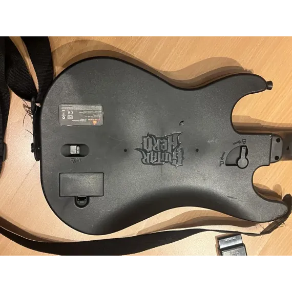 Guitar Hero ‘World Tour’ trådløs gitar PS2 med dongle & reim
