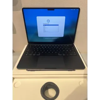 MacBook Air 13.6" M2 (2023) – 8GB / 256GB – Midnatt