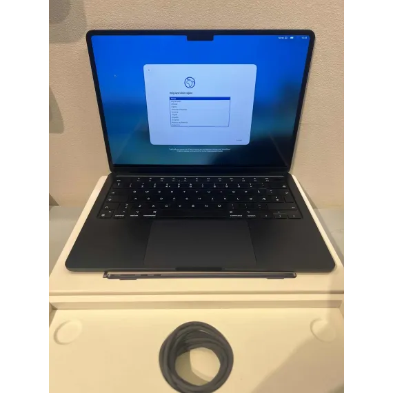 MacBook Air 13.6" M2 (2023) – 8GB / 256GB – Midnatt