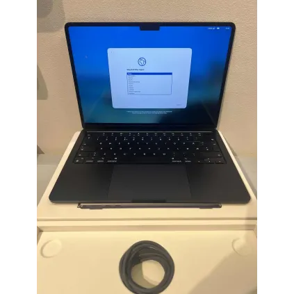MacBook Air 13.6" M2 (2023) – 8GB / 256GB – Midnatt