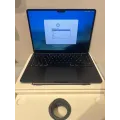 MacBook Air 13.6" M2 (2023) – 8GB / 256GB – Midnatt
