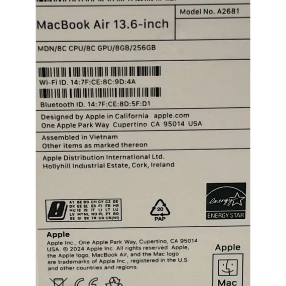 MacBook Air 13.6" M2 (2023) – 8GB / 256GB – Midnatt