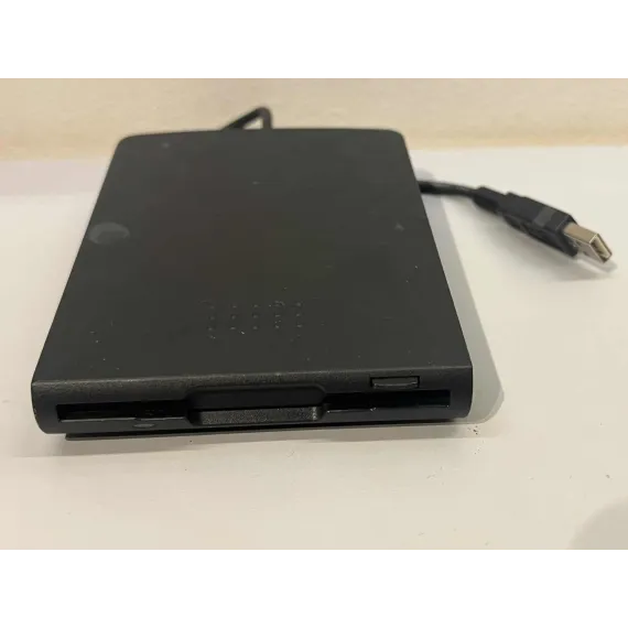 Sony USB Floppy Disk Drive – MPF82E (Brukt)
