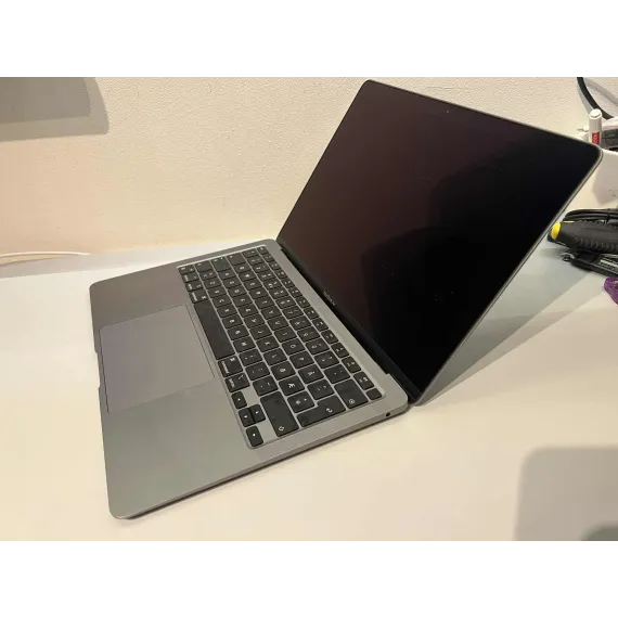 Apple MacBook Air 13.3" M1 (2020) – 8GB / 256GB – Space Gray