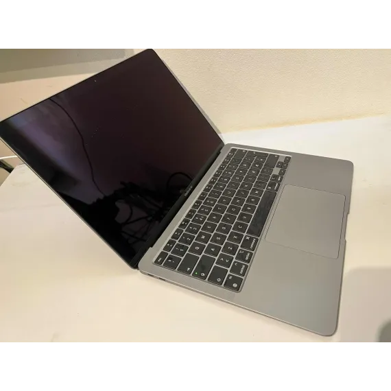 Apple MacBook Air 13.3" M1 (2020) – 8GB / 256GB – Space Gray