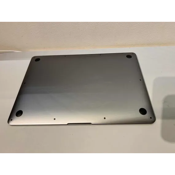 Apple MacBook Air 13.3" M1 (2020) – 8GB / 256GB – Space Gray