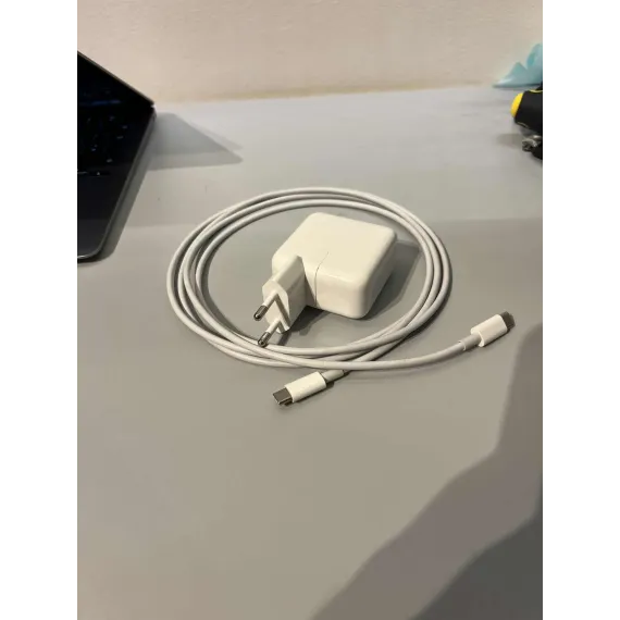 Apple MacBook Air 13.3" M1 (2020) – 8GB / 256GB – Space Gray