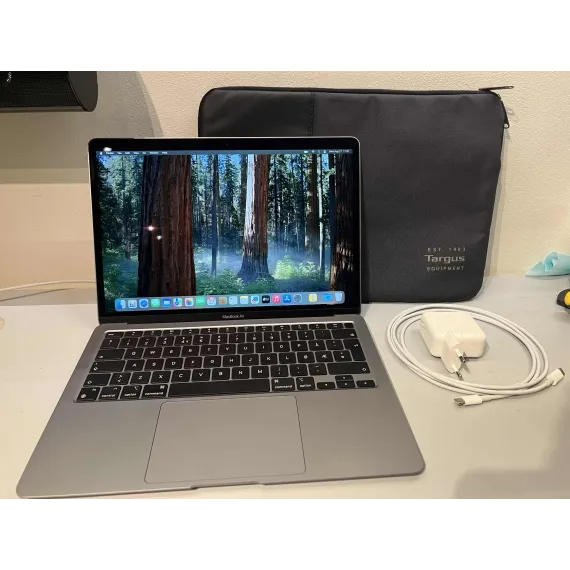 Apple MacBook Air 13.3" M1 (2020) – 8GB / 256GB – Space Gray