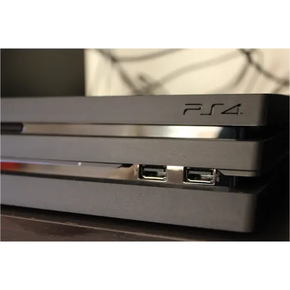 Brukt PlayStation 4 Pro – 2000GB