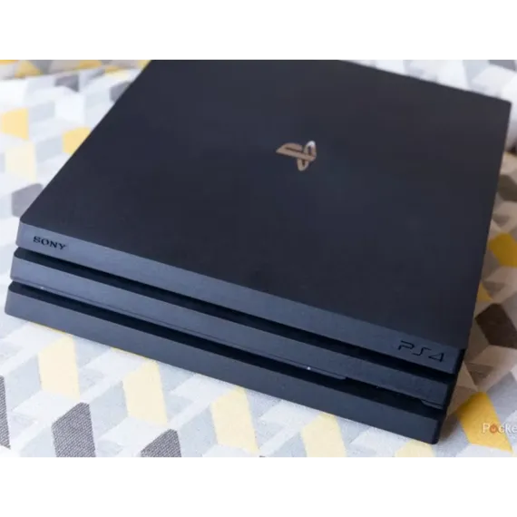 Brukt PlayStation 4 Pro – 2000GB