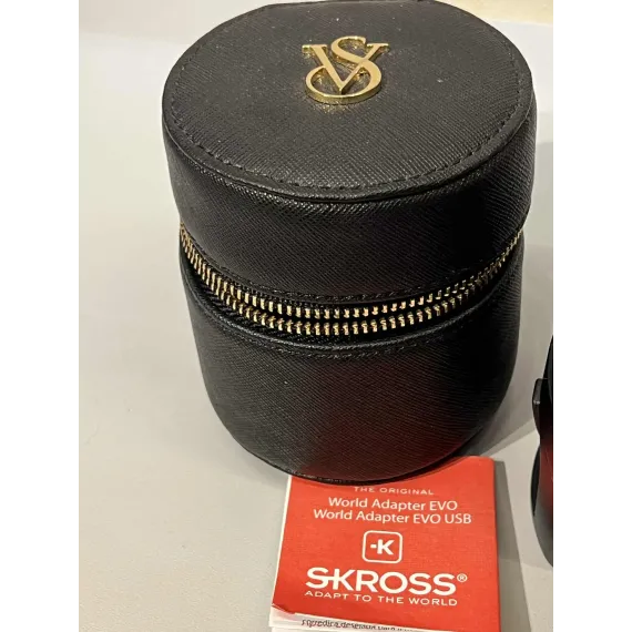 Victoria’s Secret x SKROSS World Adapter EVO USB – Reiseadapter med etui