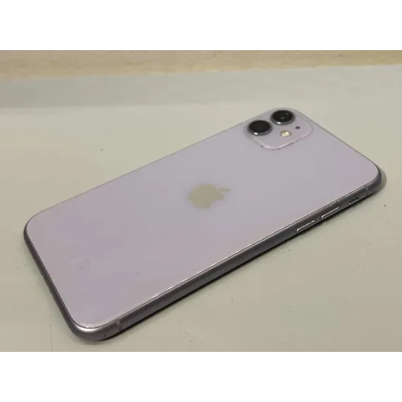 iPhone 11 64 GB Lilla – Grad B (ny skjerm & batteri)