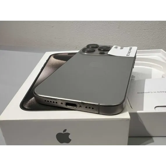 iPhone 15 Pro 128 GB – Natural Titanium (Grad A/B)