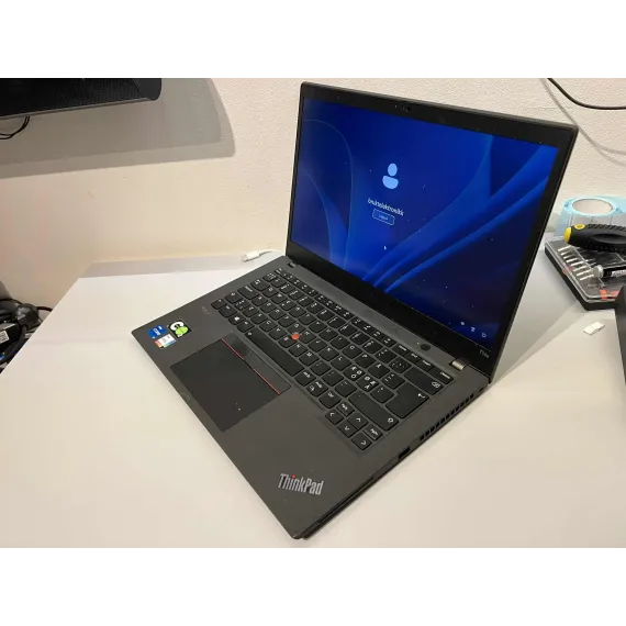 Lenovo ThinkPad T14s Gen 2 – Intel Core i5 / 8 GB RAM / 256 GB SSD
