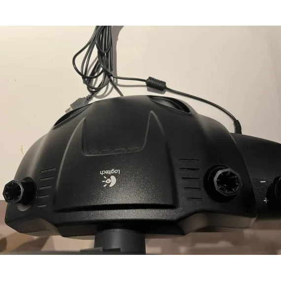 Logitech Driving Force Pro – ratt og pedaler til PlayStation 2 / 3 og PC