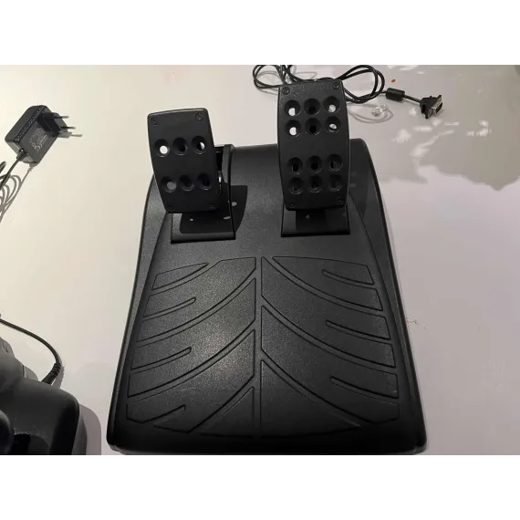 Logitech Driving Force Pro – ratt og pedaler til PlayStation 2 / 3 og PC