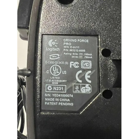 Logitech Driving Force Pro – ratt og pedaler til PlayStation 2 / 3 og PC